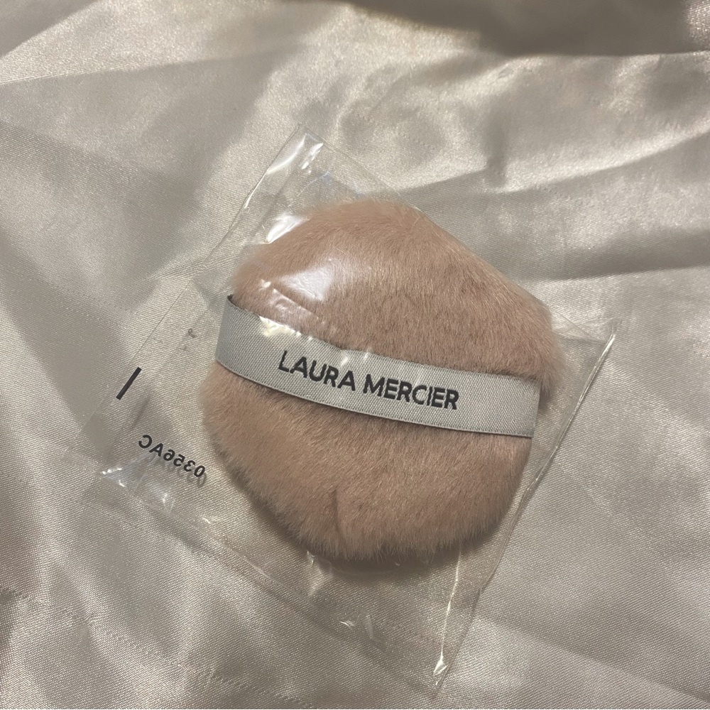 Laura Mercier puff